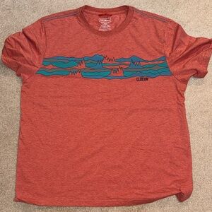 L.L. Bean Men's Rust Red Heather Tee with Teal Wave Graphic